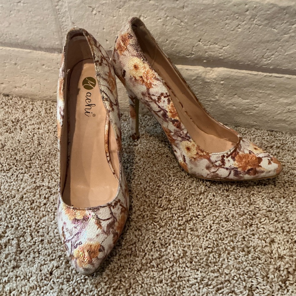 Achi Floral Women's Heels - Tan and Cream